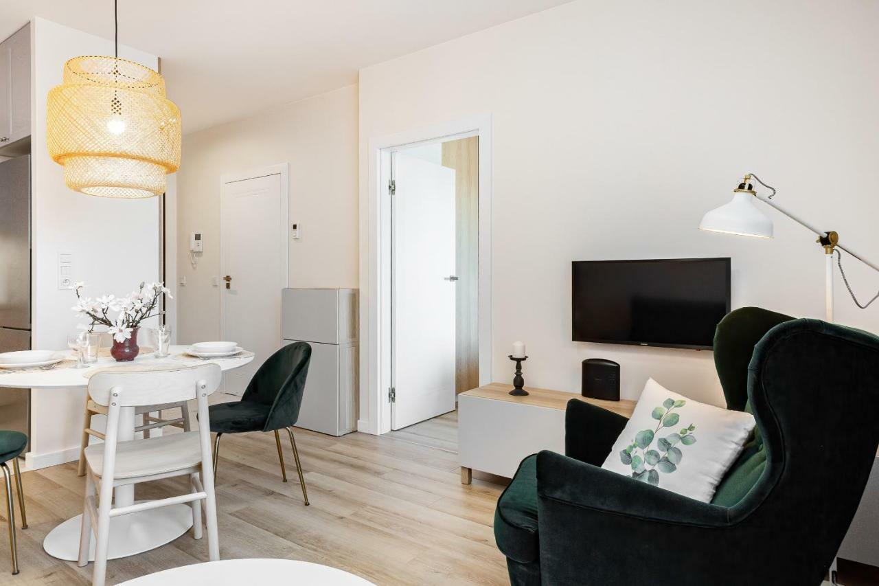 Apartment Walonska With Free Parking Wroclaw By Noclegi Renters Екстер'єр фото